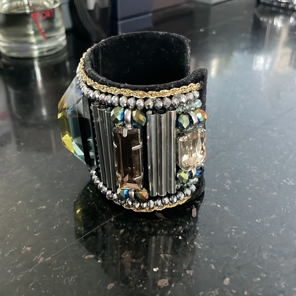 NWT!✅ Embellished cuff geometric bracelet ▪️🔶 - Picture 3 of 5